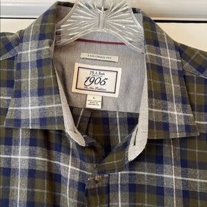 Jos. A. Bank 1905 tailored fit long sleeve lightweight flannel shirt
